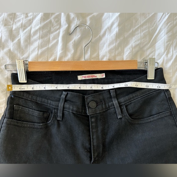 Levi’s 710 Super Skinny Coated mid rise jeans - Picture 3 of 5